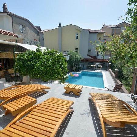 Villa Vlade- From The Heated Pool To The Beach In 1 Minute Jesenice  Exteriör bild