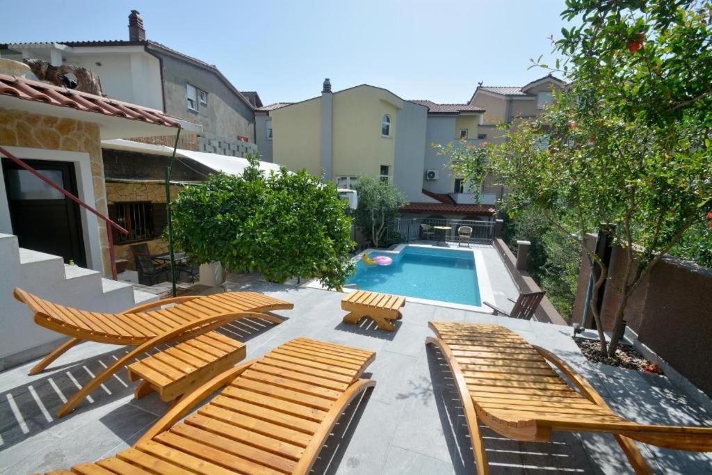 Villa Vlade- From The Heated Pool To The Beach In 1 Minute Jesenice  Exteriör bild