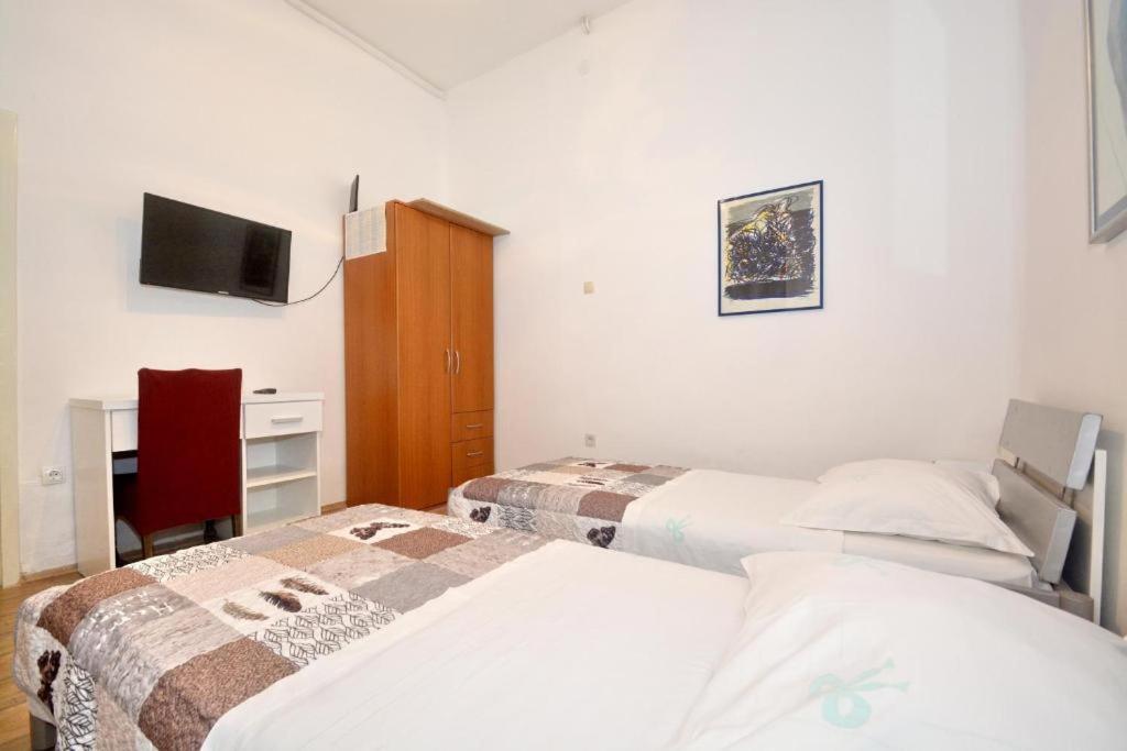 Villa Vlade- From The Heated Pool To The Beach In 1 Minute Jesenice  Exteriör bild