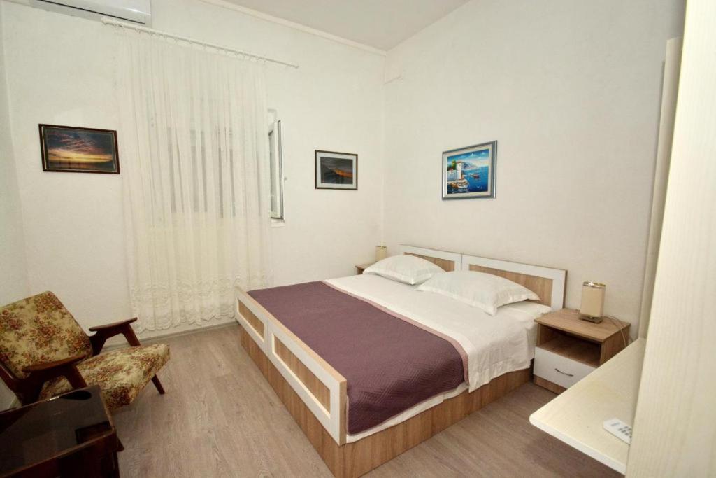 Villa Vlade- From The Heated Pool To The Beach In 1 Minute Jesenice  Exteriör bild