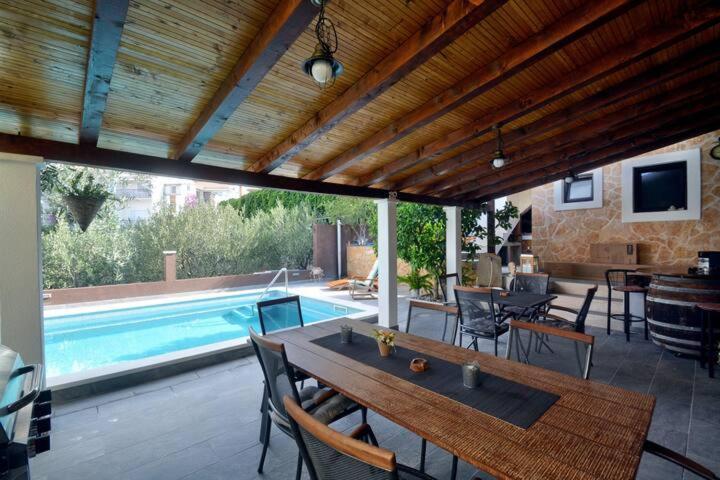 Villa Vlade- From The Heated Pool To The Beach In 1 Minute Jesenice  Exteriör bild