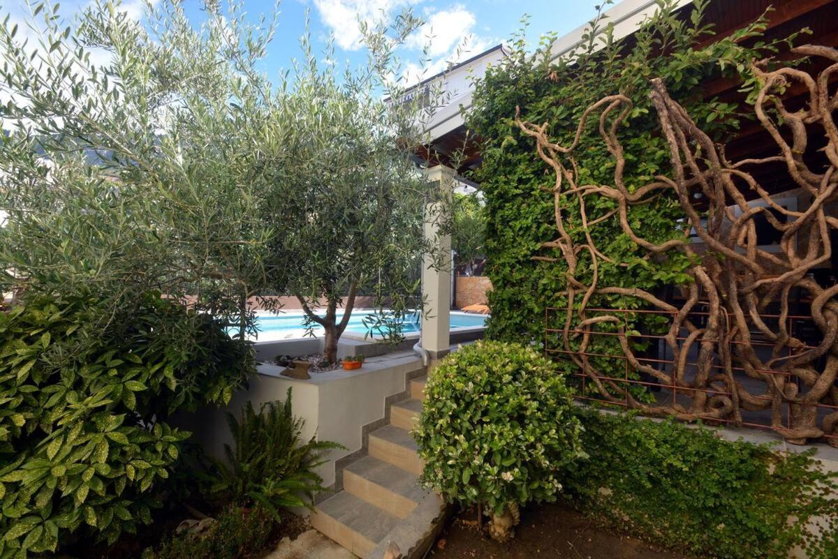 Villa Vlade- From The Heated Pool To The Beach In 1 Minute Jesenice  Exteriör bild
