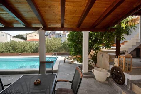 Villa Vlade- From The Heated Pool To The Beach In 1 Minute Jesenice  Exteriör bild